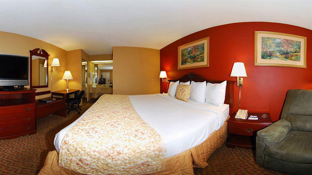 Surestay Plus Hotel By Best Western Southern Pines Pinehurst Экстерьер фото